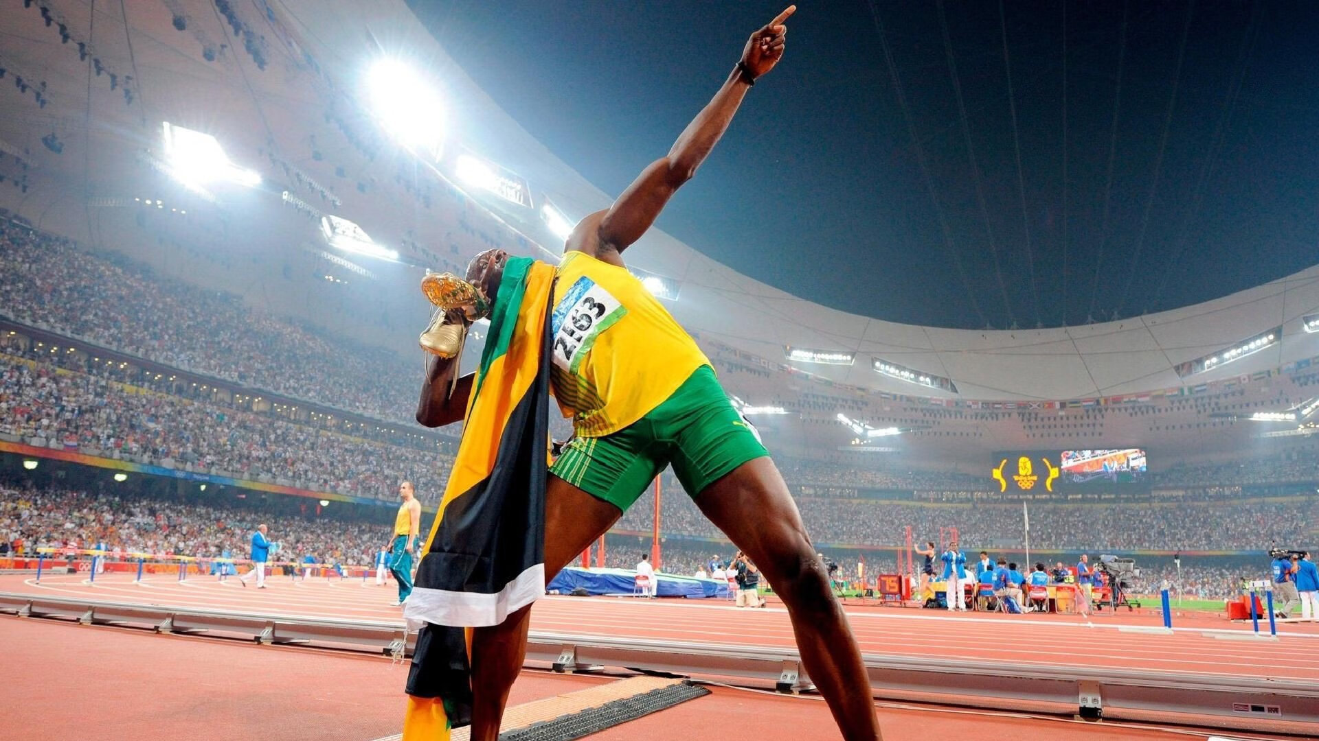 凯尔特人翻盘魔术，当篮球的坚韧在F1街道赛道上重生